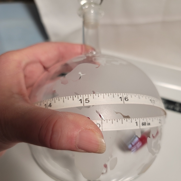 Handmade Liquor/Wine Etched Globe Decanter w/o Stand - Picture 7 of 12